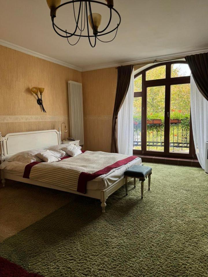 Hotel Palacyk Konin Конин Экстерьер фото