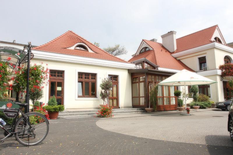 Hotel Palacyk Konin Конин Экстерьер фото